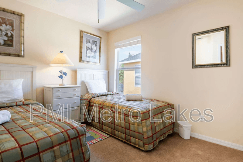 Davenport House: 194 Blue Jay Way