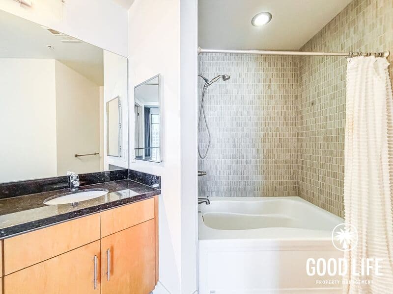 San Diego Condo: 527 10th Ave