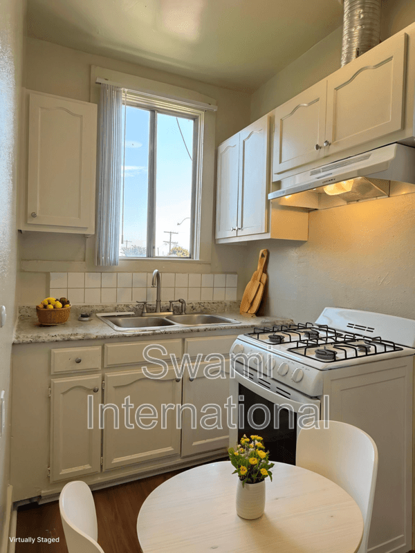 Los Angeles House: 1128 3/4 E. 49th St.