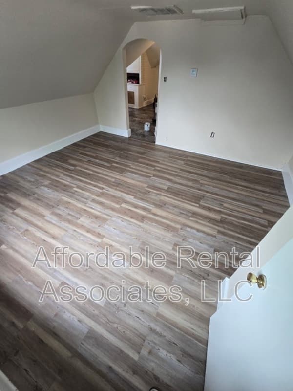 Milwaukee Condo: 1569 S 10th St-