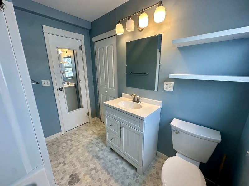 Cedar Rapids House: 2418 Wisconsin St SW