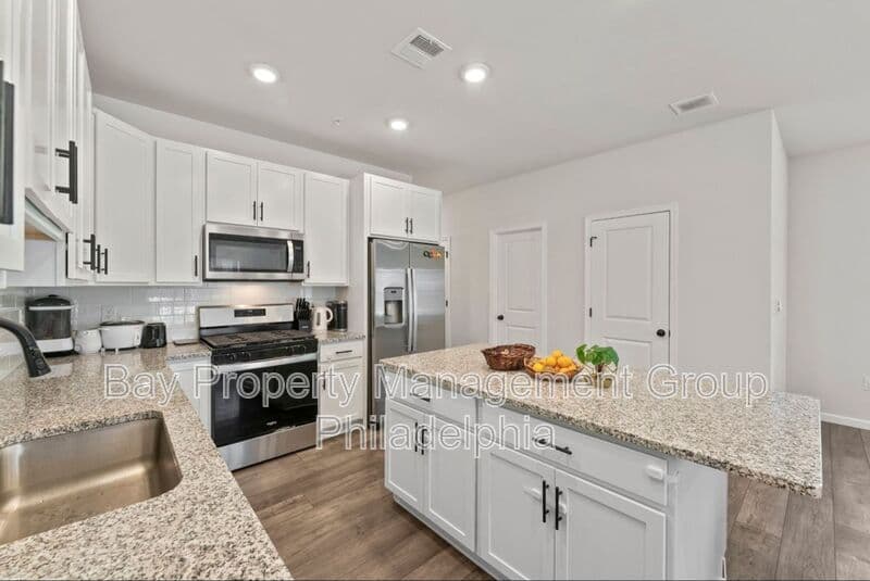 Norristown House: 230 Honey Ln