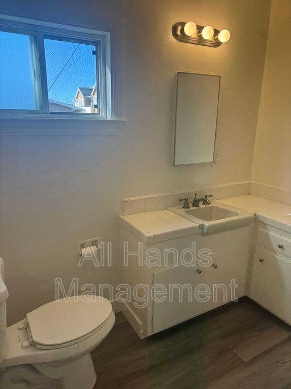 Long Beach Condo: 231 Loma Avenue