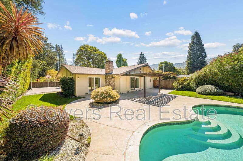 Danville House: 132 Glen Ct
