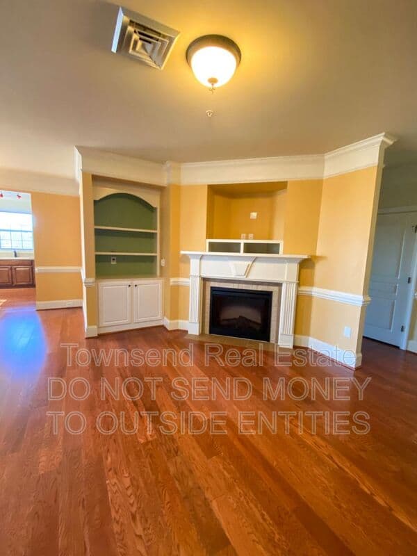 Fayetteville House: 3310-304 Starboard Way