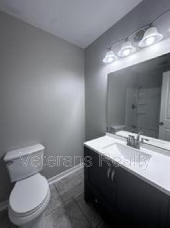 Long Beach House: 113 Alverado Dr