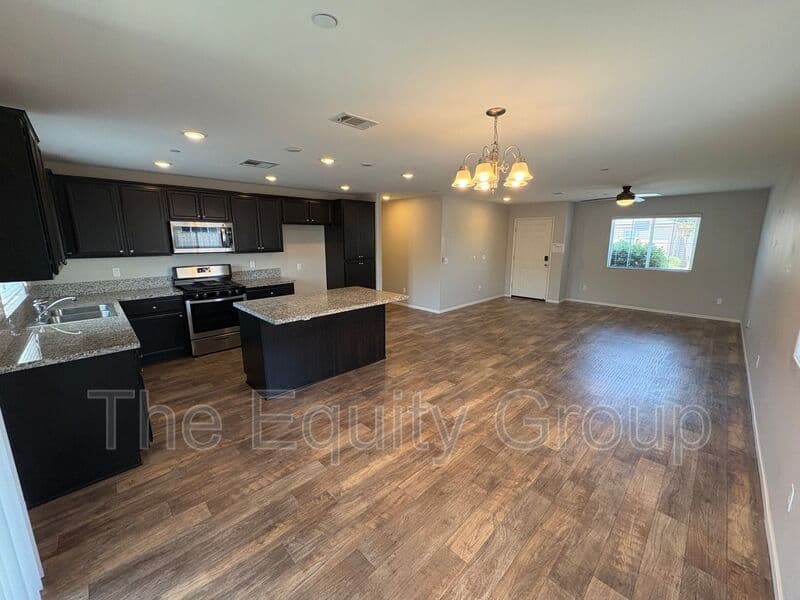 Visalia House: 2113 North Highland Street