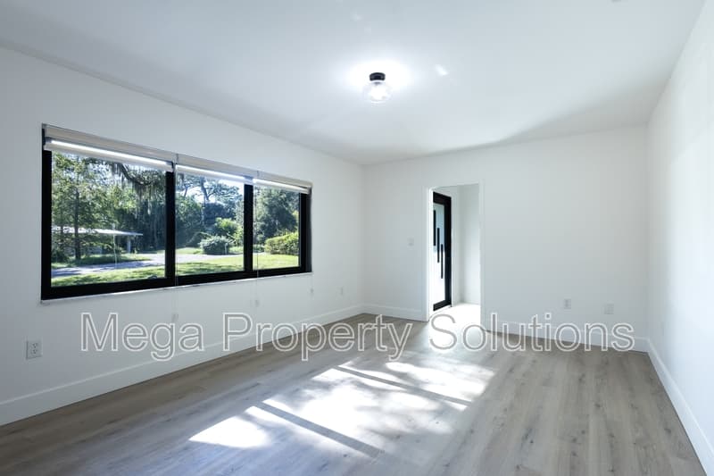 Tampa House: 307 Glen Burnie Avenue