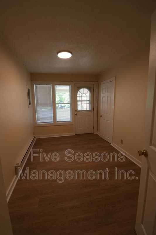 Burlington Condo: 63 King Street - B