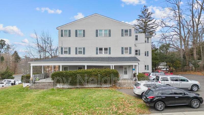 Meriden House: 16 Atkins StreetUnit 4