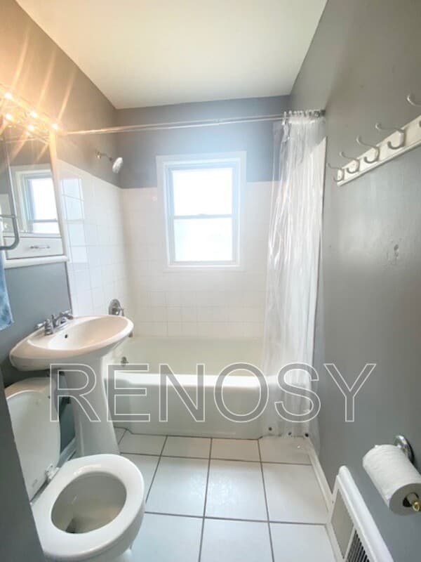 Des Moines House: 3942 57th Street