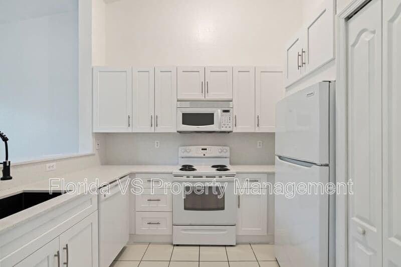 Homestead Condo: 1663 SE 29 st.
