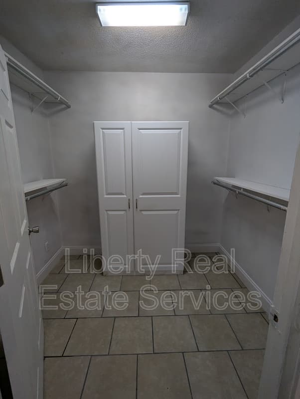 Hinesville House: 599 Olive St