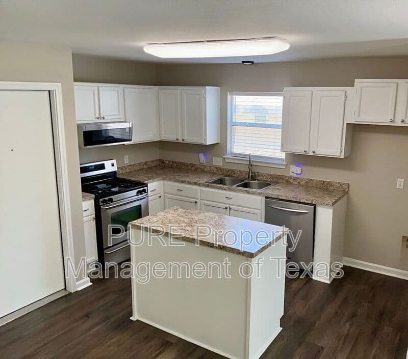 Round Rock House: 1594 Parkfield Circle