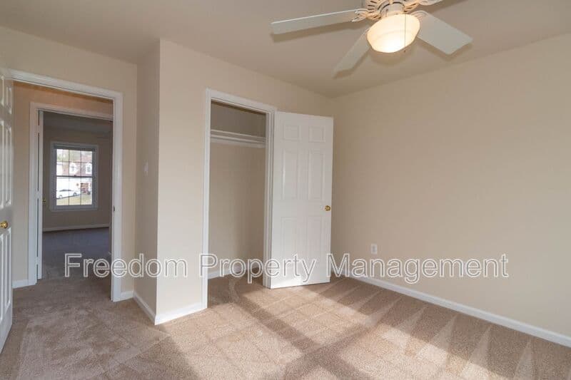 Warrenton House: 80 Brookshire Dr