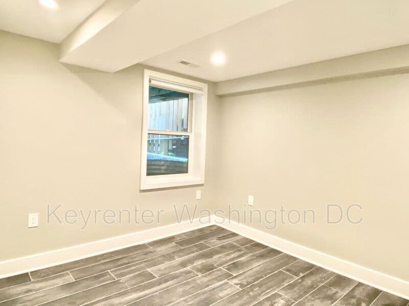 Washington Condo: 1618 Gales St, NE