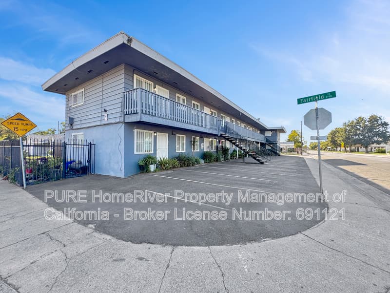 Sacramento House: 590 Las Palmas Ave