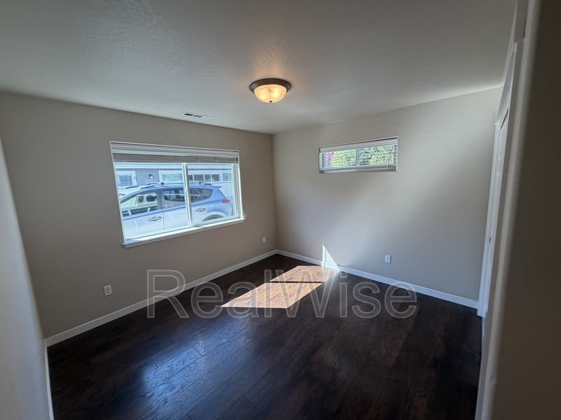 Grants Pass Condo: 124 SW Jenn Way