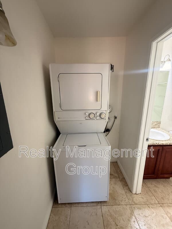 La Mesa Condo: 5417 Lake Murray Boulevard