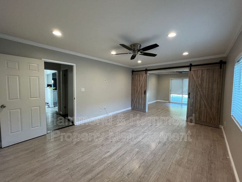 Granada Hills House: 10436 Amestoy Ave.