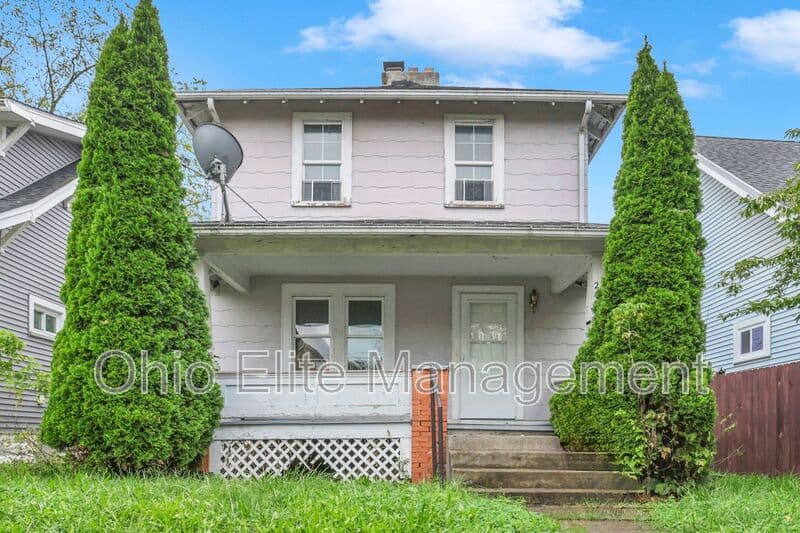Columbus House: 243 N Wayne Ave