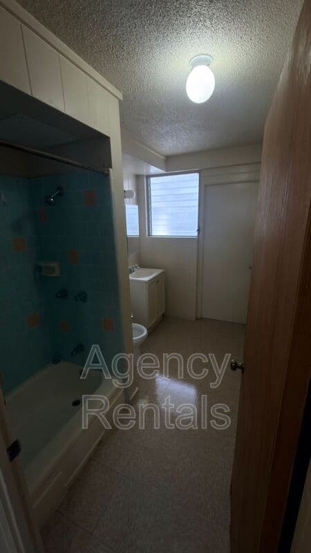 Honolulu Condo: 1717 Kaluhikai Lane