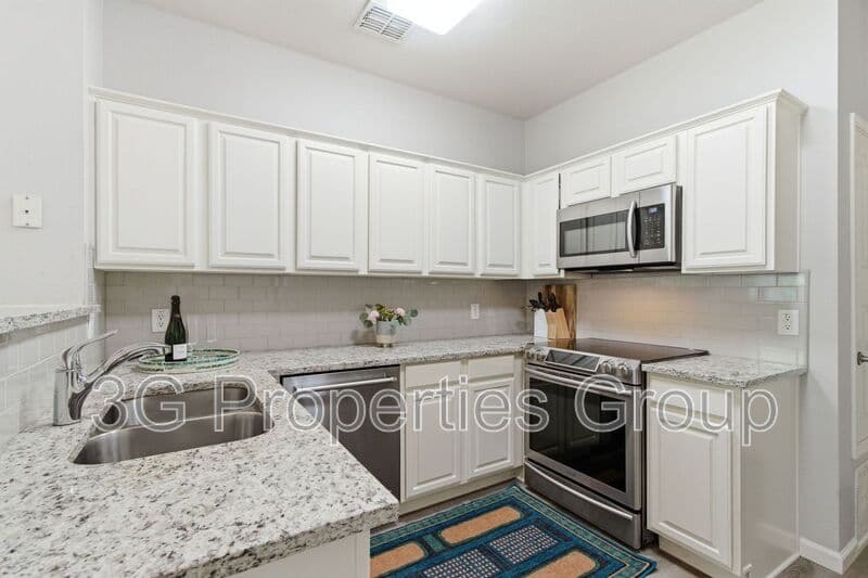 Lewisville House: 2925 St. Andrews Drive
