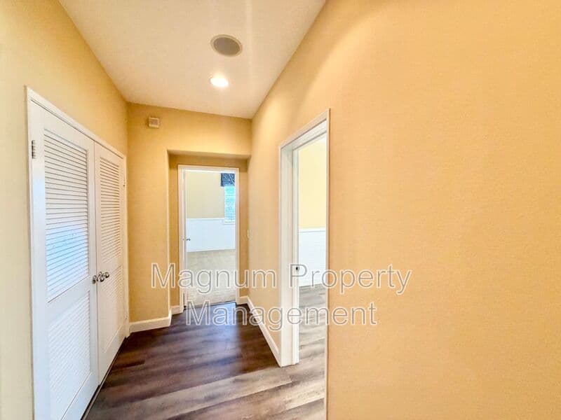Murrieta House: 35792 Hazelhurst St