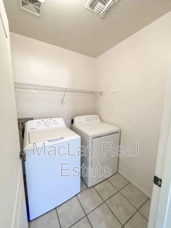Mesa House: 10252 E Isleta ave