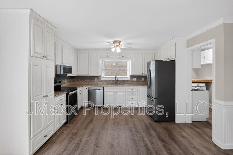 Roswell House: 3445 Johnson Ferry Rd NE