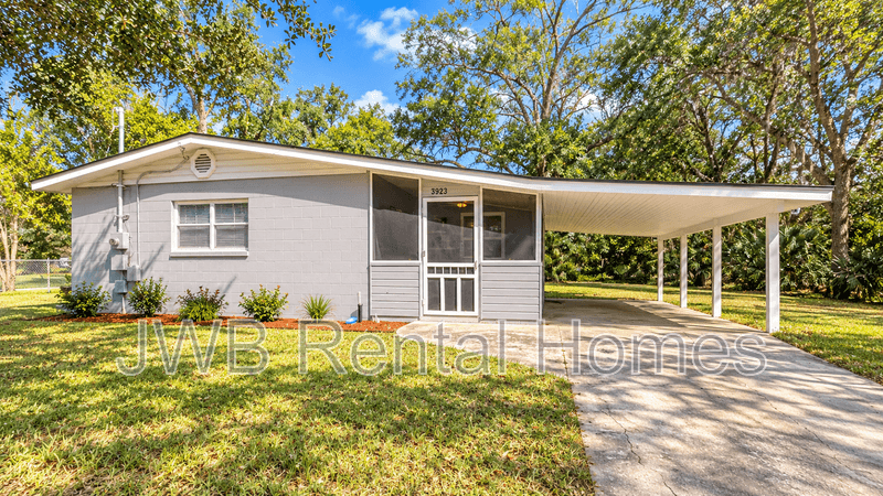 Jacksonville House: 3923 Leonard Cir W
