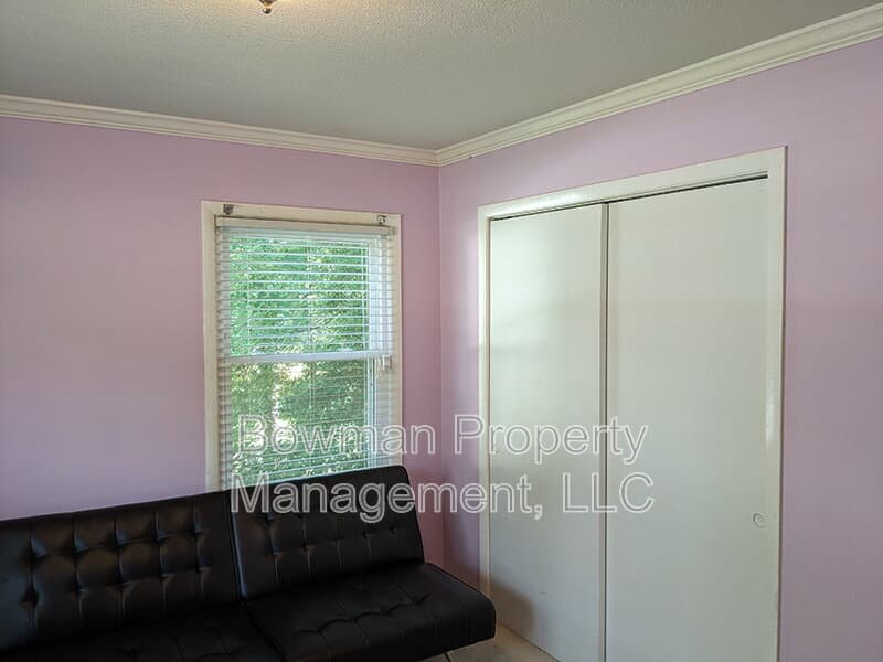 Athens House: 115 Davis Estates Rd