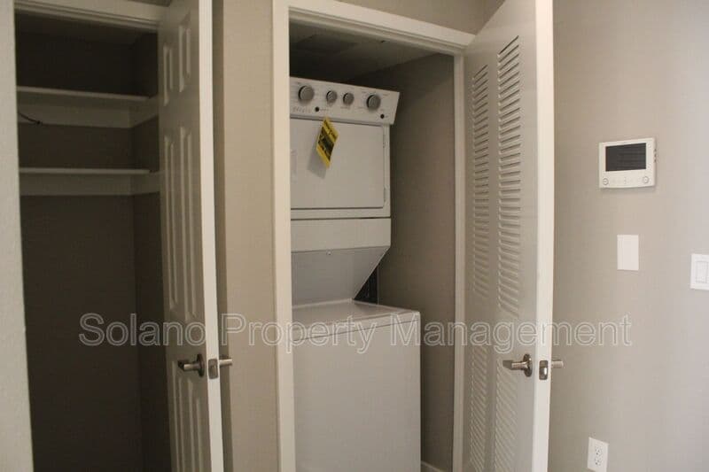 Vallejo House: 2401 Broadway St