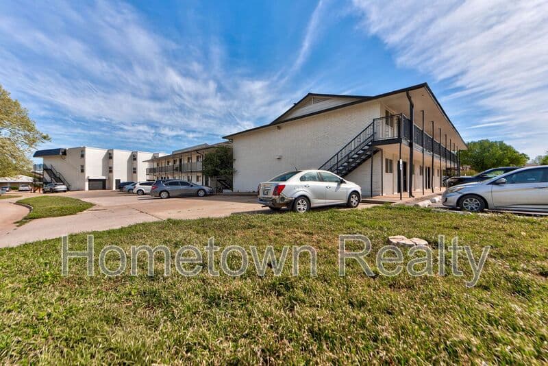 Edmond Condo: 1012 Chartrand Ave