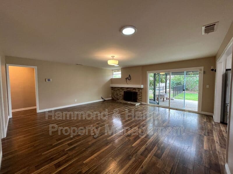 Granada Hills House: 16750 Index St.