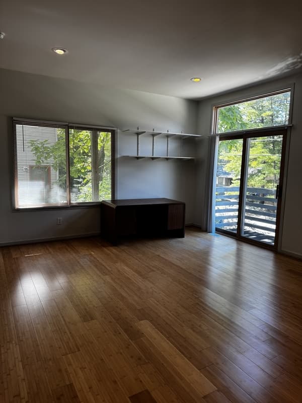 Ann Arbor House: 1556 Jones Drive