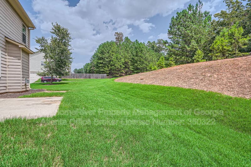 Suwanee House: 1610 Burgess Trl