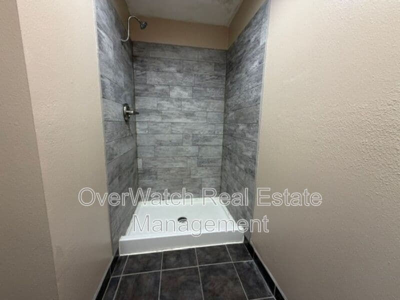 Anhcorage House: 10031 Nantucket Cir