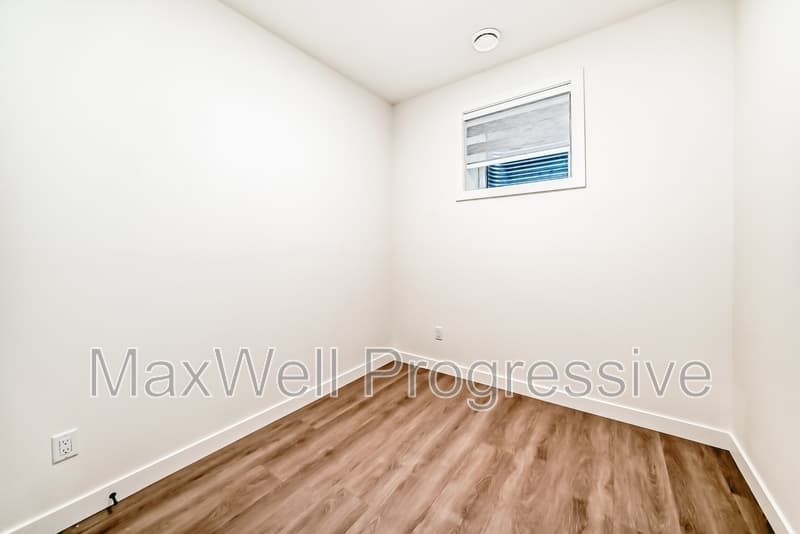Edmonton Townhome: 15720 103 Ave