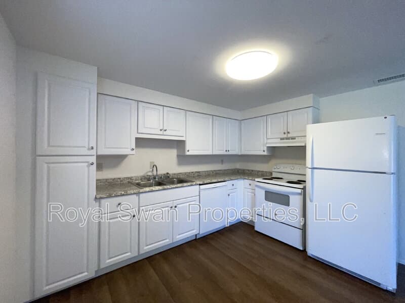 Lakeland House: 303 Thornwood Way