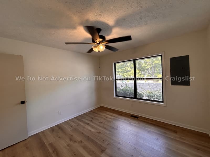 Fayetteville House: 137 Villa Drive