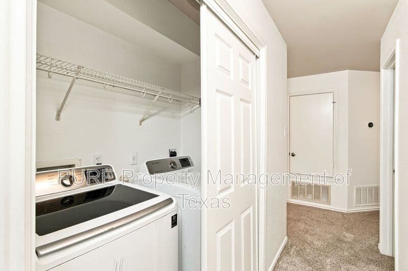 Round Rock House: 3232 Clinton Pl