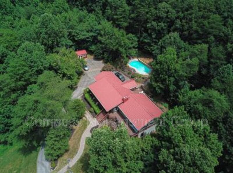 Knoxville House: 2004 Thompson Road