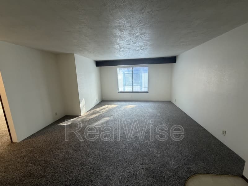 Grants Pass Condo: 832 NE D St