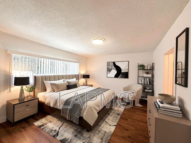 Inglewood House: 853 W Beach Avenue