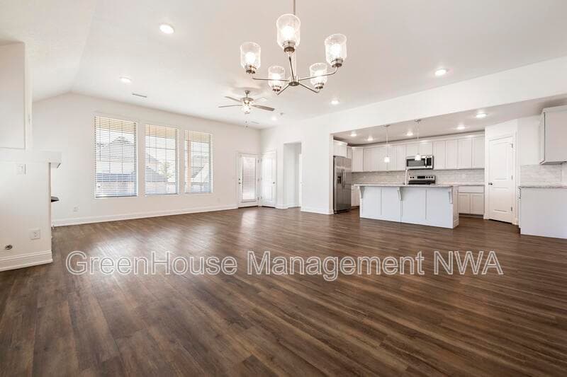 Siloam Springs House: 710 W Jillian Street
