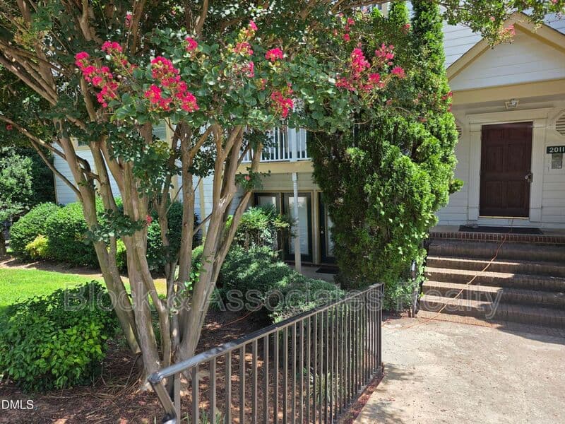 Raleigh Condo: 2011 Quaker Lndg