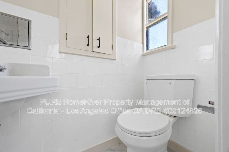 Los Angeles House: 1534 Hayworth Ave