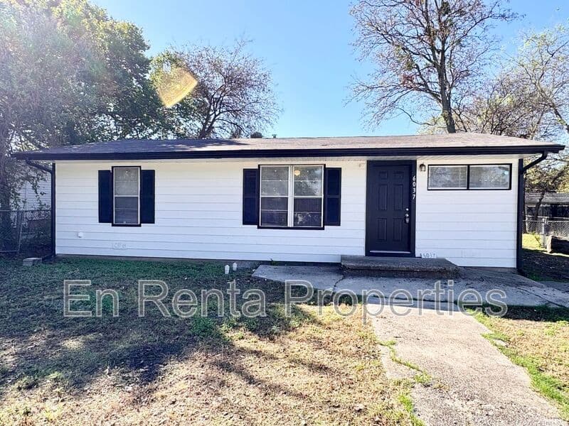 Fort Worth House: 6037 Graham St.
