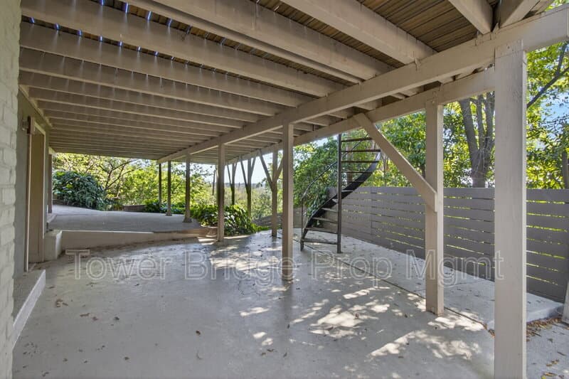 Fair Oaks House: 3937 Orangewood Dr